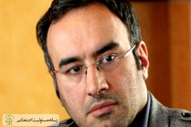 پاک آیین: خبرنگاران را سریعتر واکسینه کنید!