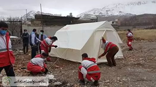 توزیع و برپایی ۱۲۶۵ چادر در میان زلزله‌زدگان هرمزگان