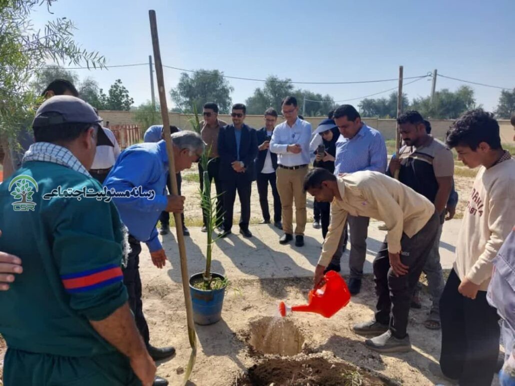 کاشت 500نهال توسط پتروشیمی عسلویه