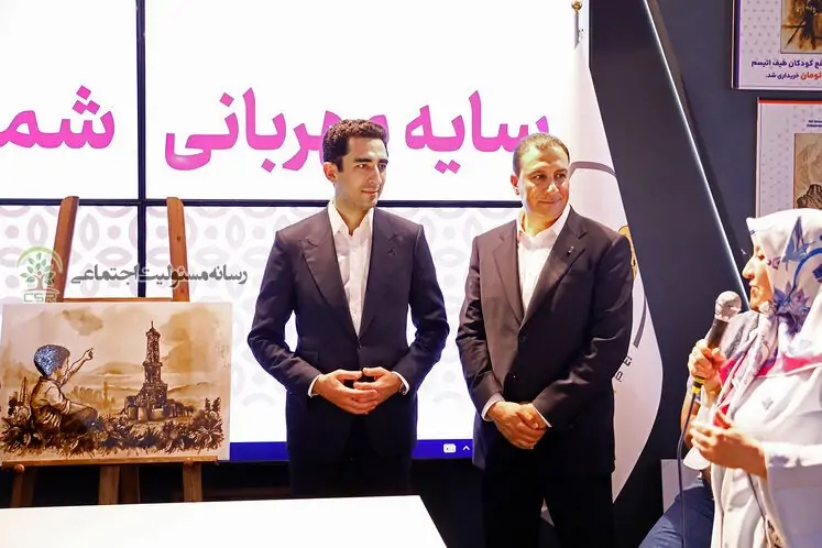 فروش تابلوهای نقاشی قیر و نفت در نمایشگاه نفت تهران
