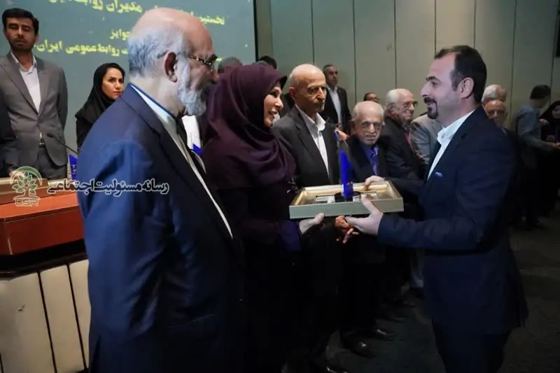 اهدای جایزه «رهبری فکری مسئولیت اجتماعی روابط عمومی» به ابراهیم مولائی
