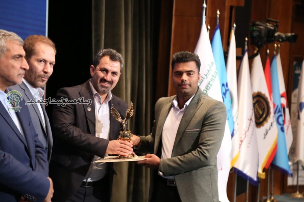 تندیس ملی مسئولیت اجتماعی به استارتاپ هرمزگانی رسید