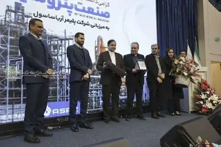 تندیس سرداران گمنام سلامت به شرکت آریا ساسول اعطاء شد تندیس سرداران گمنام سلامت به شرکت آریا ساسول اعطاء شد