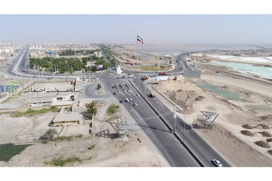 در راستای ایفای مسئولیت های اجتماعی سازمان بنادر و دریانورد بندر امام پروژه راهداری اجرا می کند