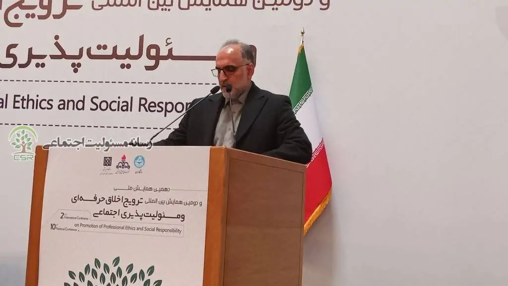 اعطاء جایزه ملی مسئولیت پذیری به برگزیدگان همایش ترویج اخلاق حرفه‌ای