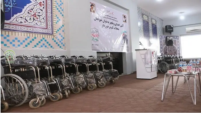 هلال احمر گلستان ۹۰ویلچربه خانواده های کم برخورداراهداکرد اهدای 90ویلچر در استان گلستان