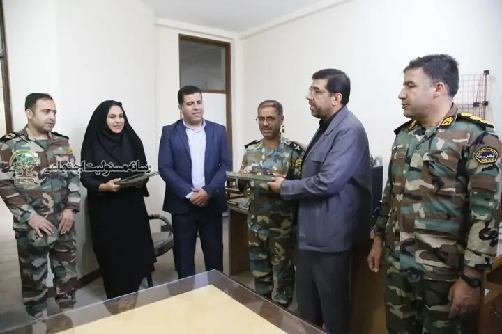تجلیل از دو جنگلبان تنگستان