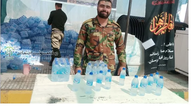 توزیع آب آشامیدنی در بین زائران کربلا