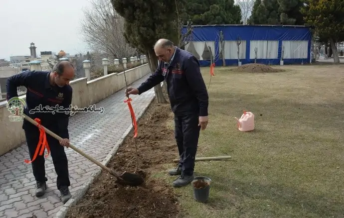 گرامیداشت روز درختکاری دربانک صنعت و معدن