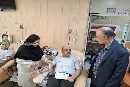 مشارکت مدیران و کارکنان بیمارستان آرام در اهدای خون