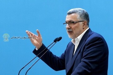 وزیر بهداشت بر ضرورت پیوند دانشگاه، صنعت و سیاستگذاری برای حل بحرانهای اجتماعی و زیستمحیطی تأکید کرد.۵۰ هزار مرگ سالانه بر اثر آلودگی هوا؛ دانشگاهها باید مسألهمحور شوند