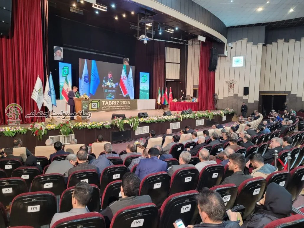 قدردانی از مدیرعامل پتروشیمی تبریز در کنگره بین‌المللی شهر سبز و دانشگاه سبز