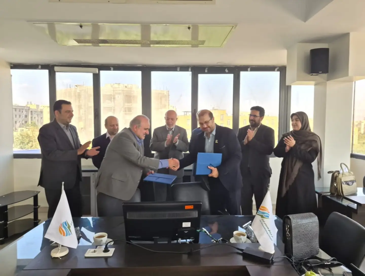 تفاهم‌نامه همکاری میان «نشرآوران» و «انجمن انرژی‌های تجدیدپذیر» امضا شد