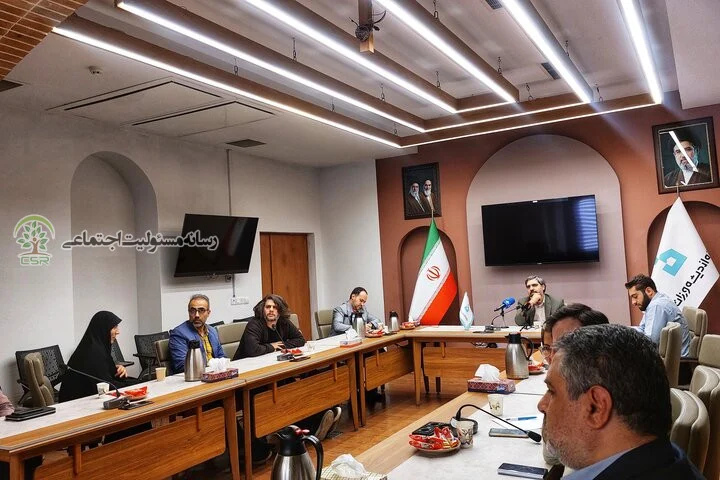 در دومین نشست «سواد و زیست فضای مجازی و مسئولیت اجتماعی سکوهای ایرانی» مطرح شد:بهجای محدودیت، باید رفتار کاربران را هدایت کنیم در دومین نشست «سواد و زیست فضای مجازی و مسئولیت اجتماعی سکوهای ایرانی» مطرح شد:بهجای محدودیت، باید رفتار کاربران را هدایت کنیم